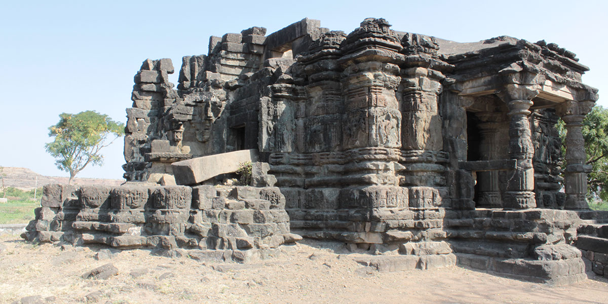 Temple between Durga's temple and Math