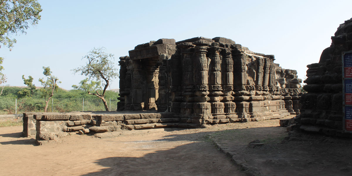 Temple to the left side of Siva's temple