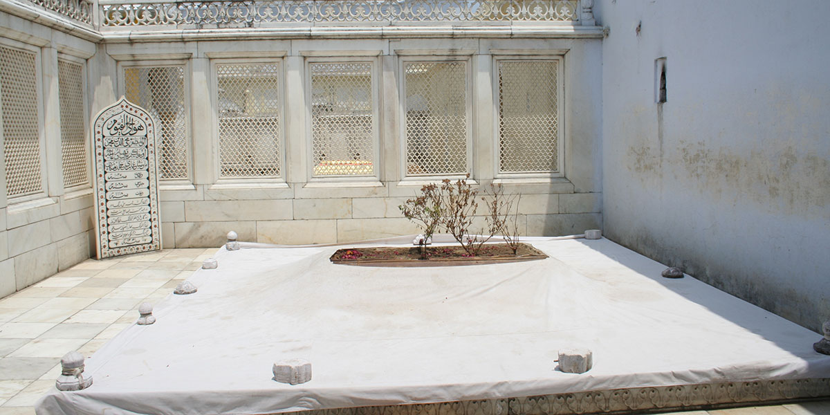 Tomb of Auranzeb