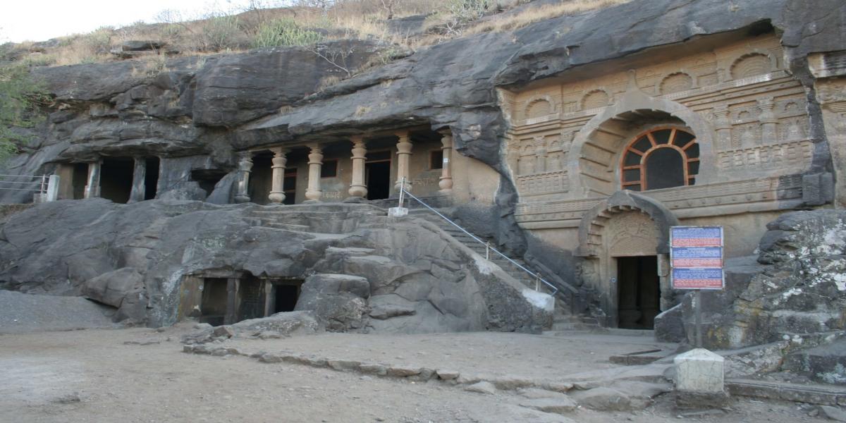 Pandu Lena Caves